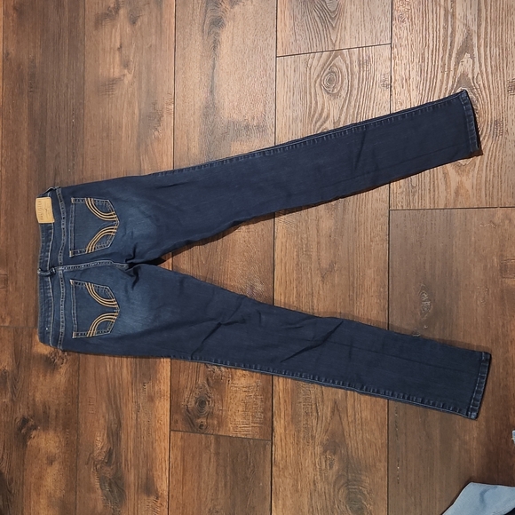 Hollister Skinny Jeans - Picture 3 of 10